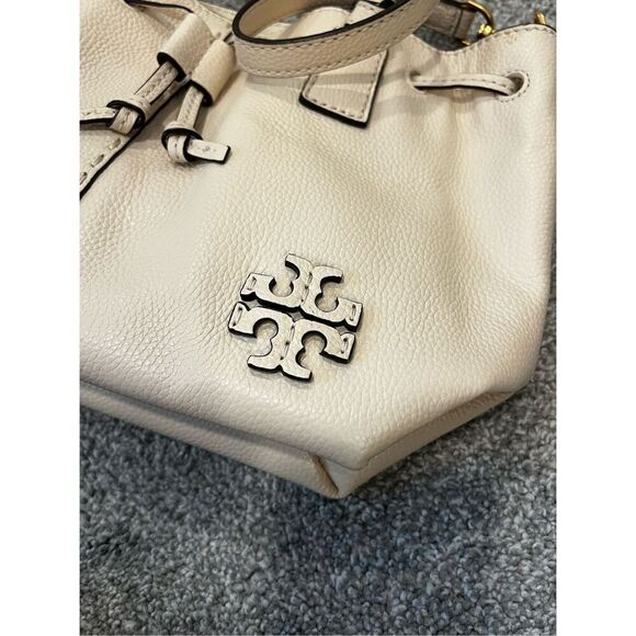 Tory Burch Women's Beige McGraw Dragonfly Drawstring Leather Tote Handbag NWT - Picture 9 of 10